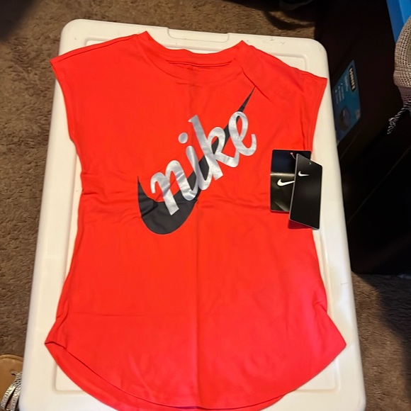 Girls Red Nike Shirt - Picture 1 of 4